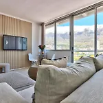 Spacious 2 Bedroom Apartment With Table Mountain View