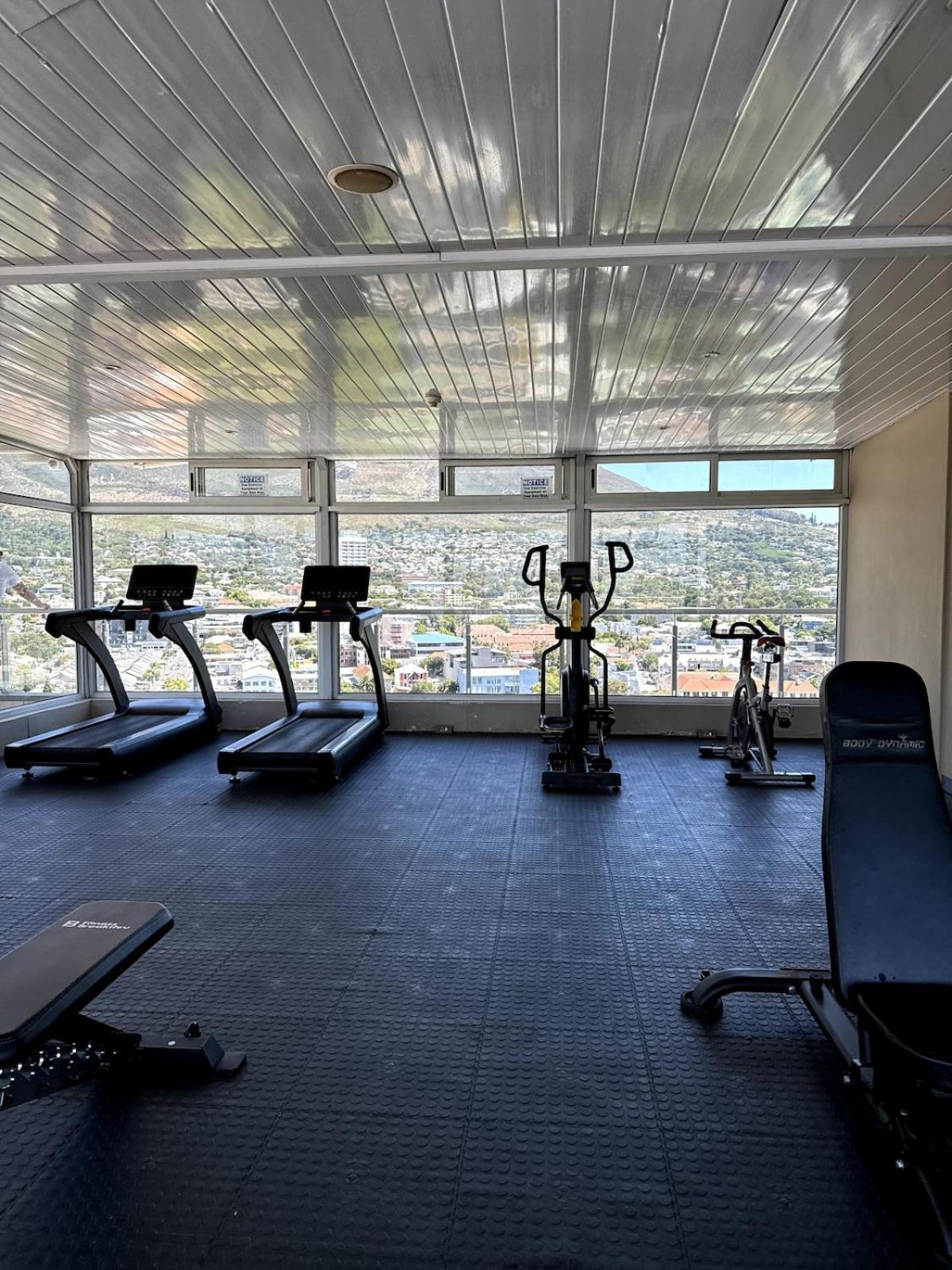 Spacious 2 Bedroom With Table Mountain View * Cape Town