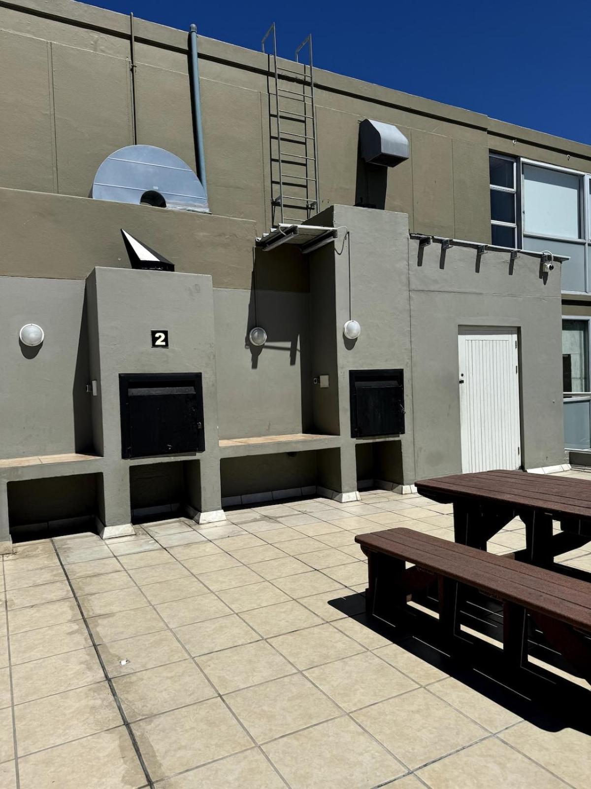 Spacious 2 Bedroom With Table Mountain View Apartment