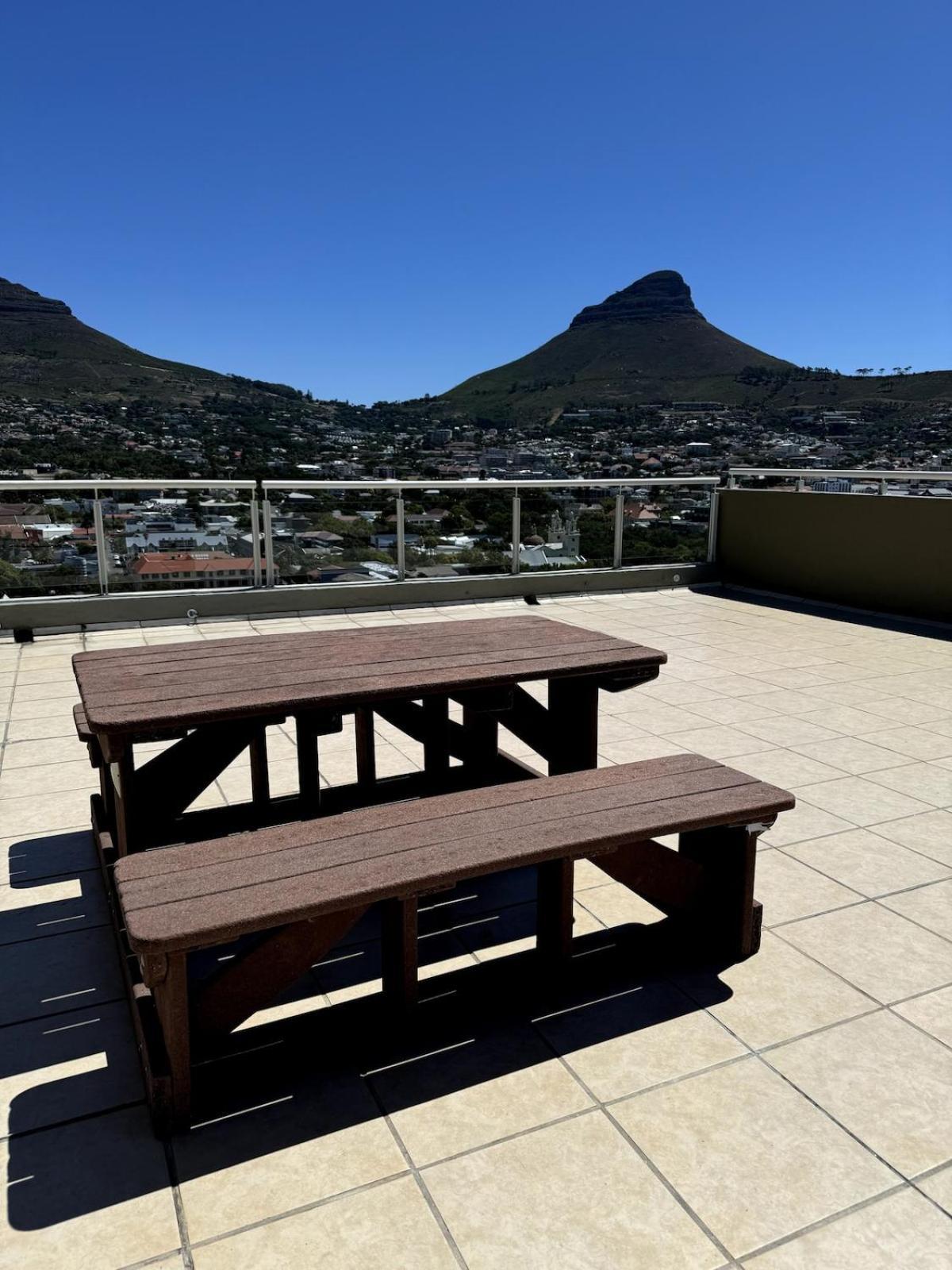 Spacious 2 Bedroom With Table Mountain View *