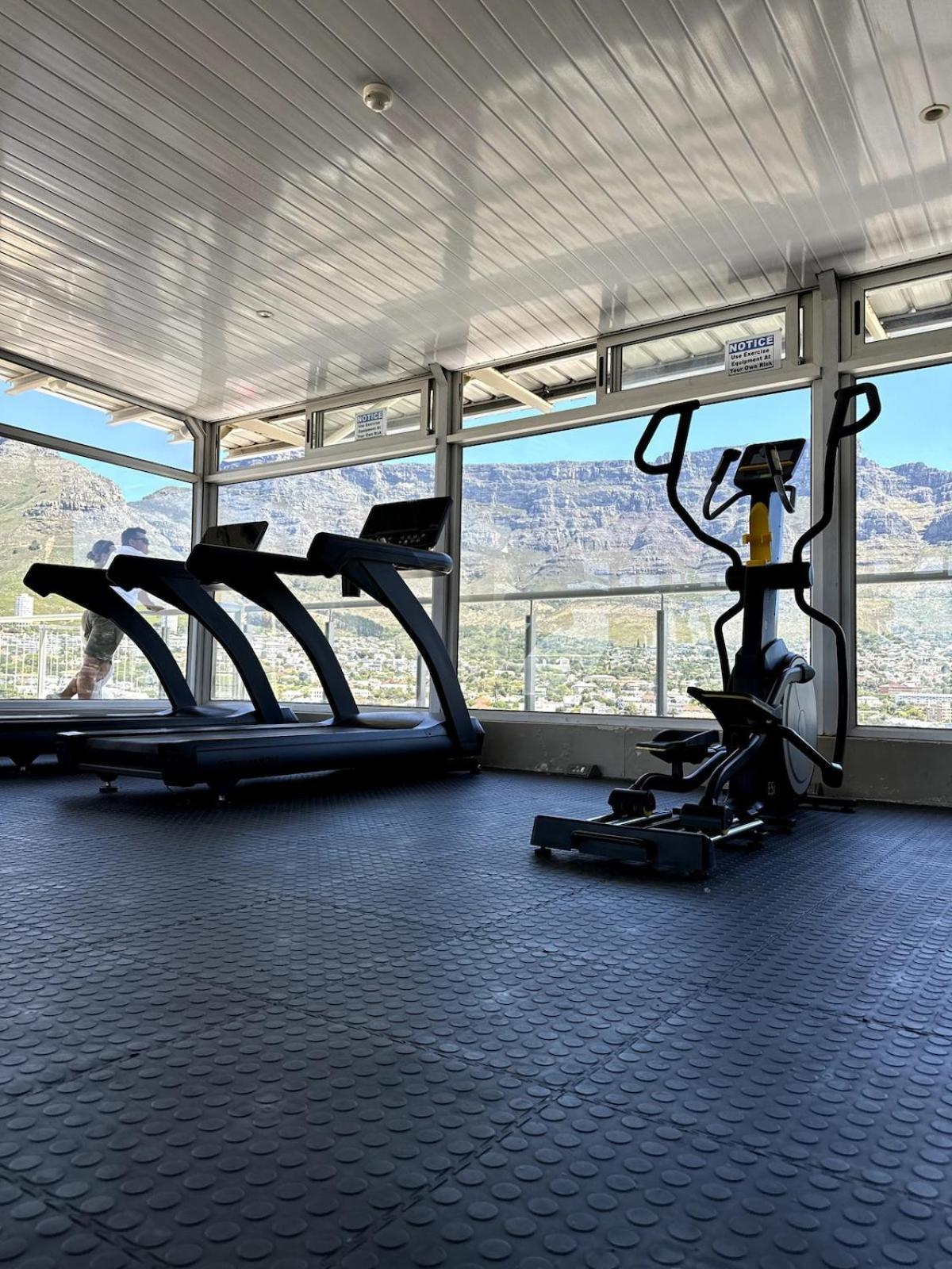 Spacious 2 Bedroom With Table Mountain View Cape Town