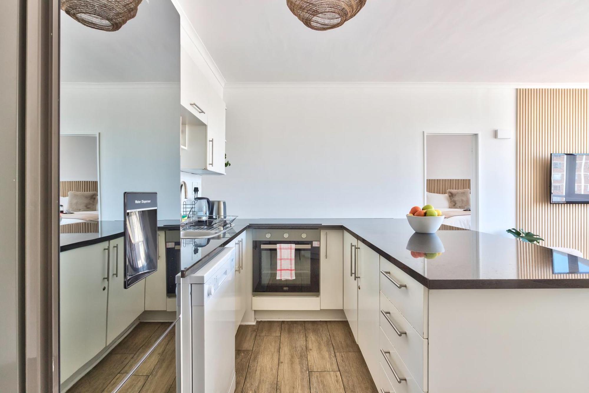 Spacious 2 Bedroom With Table Mountain View Apartment