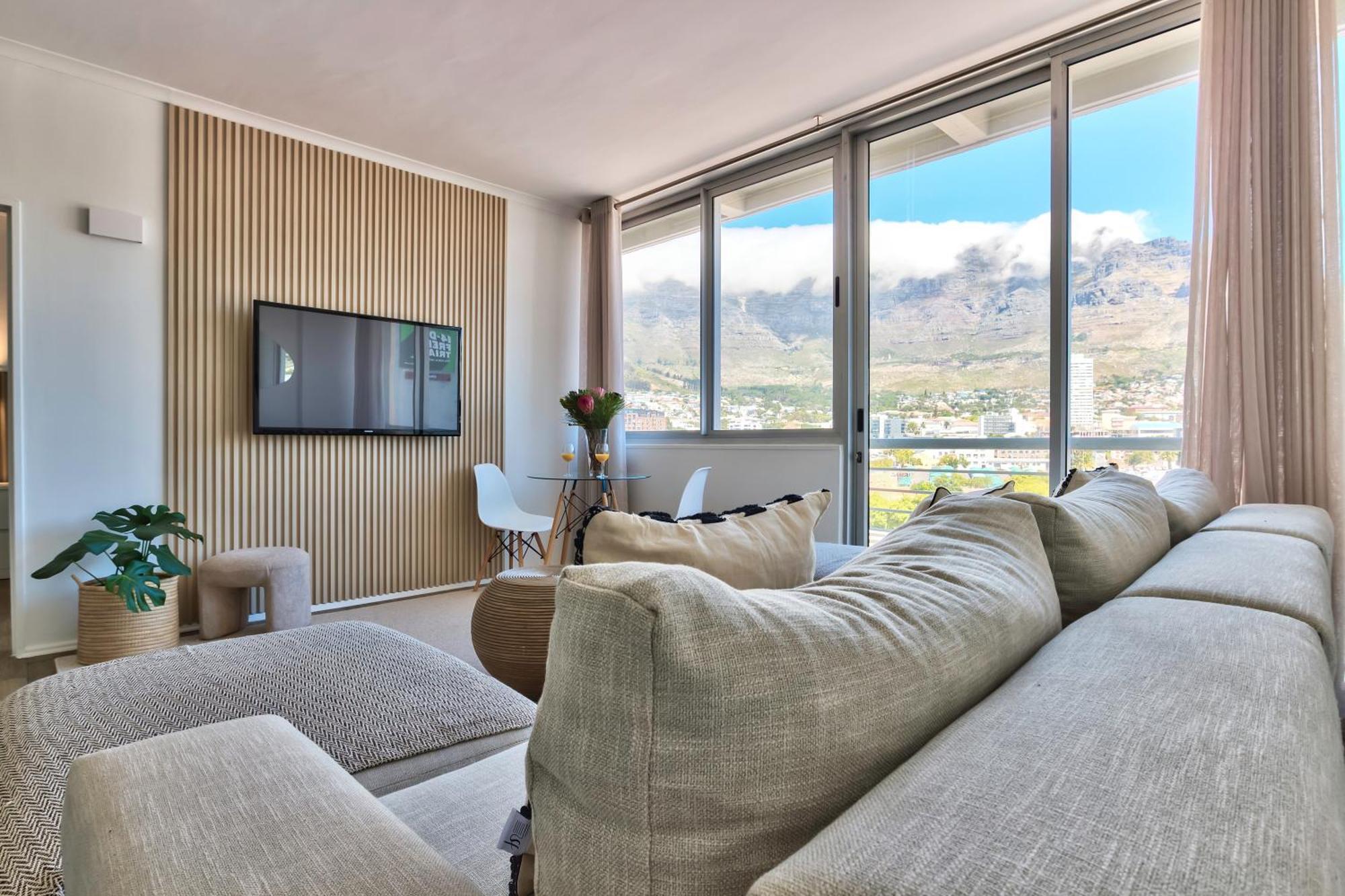 Apartment Spacious 2 Bedroom With Table Mountain View *