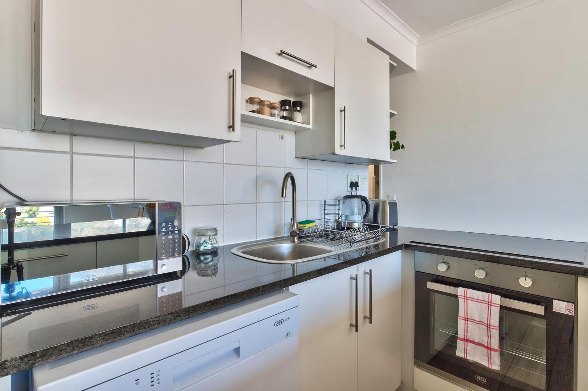 Spacious 2 Bedroom With Table Mountain View *