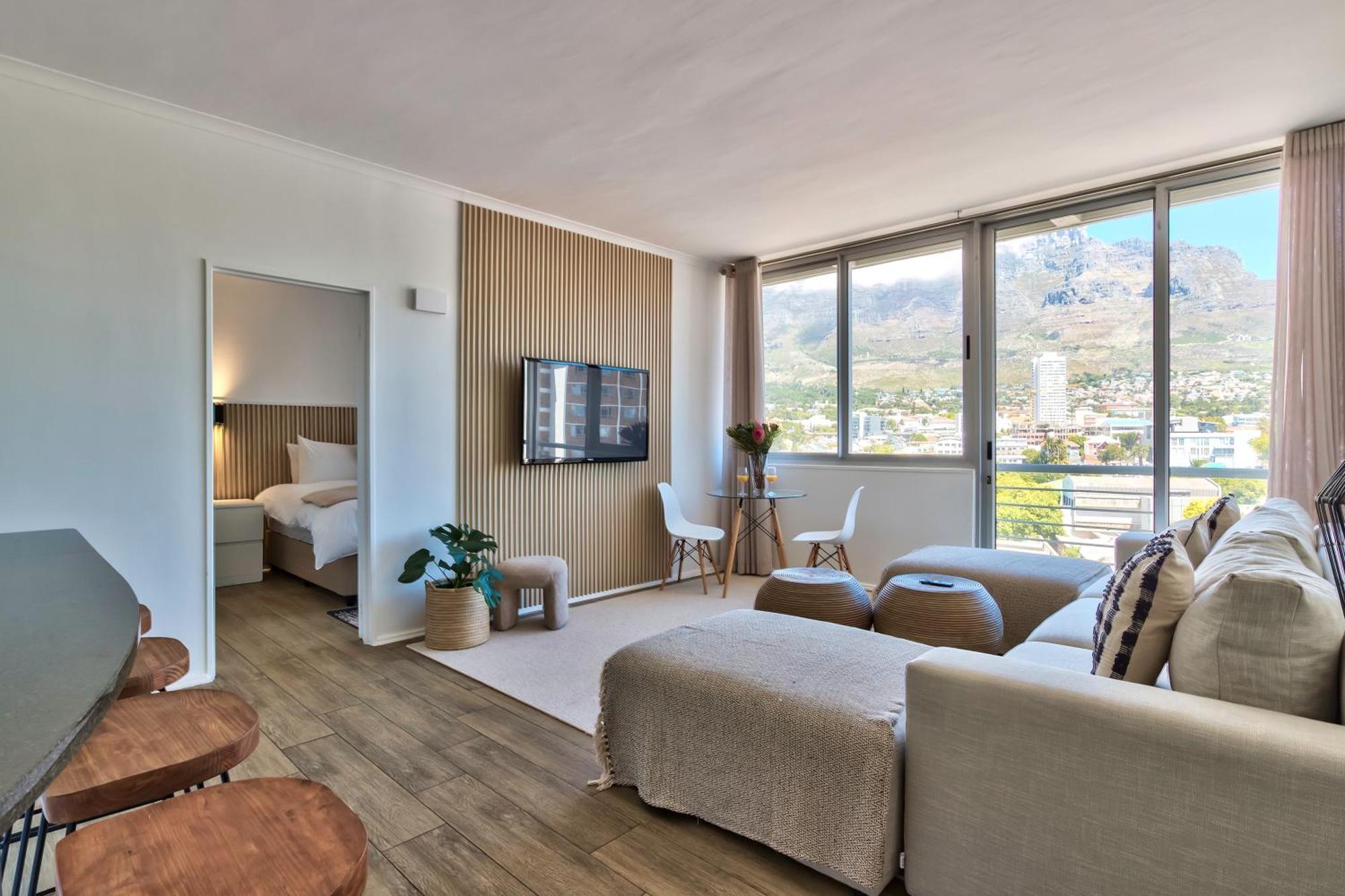 Spacious 2 Bedroom With Table Mountain View Apartment