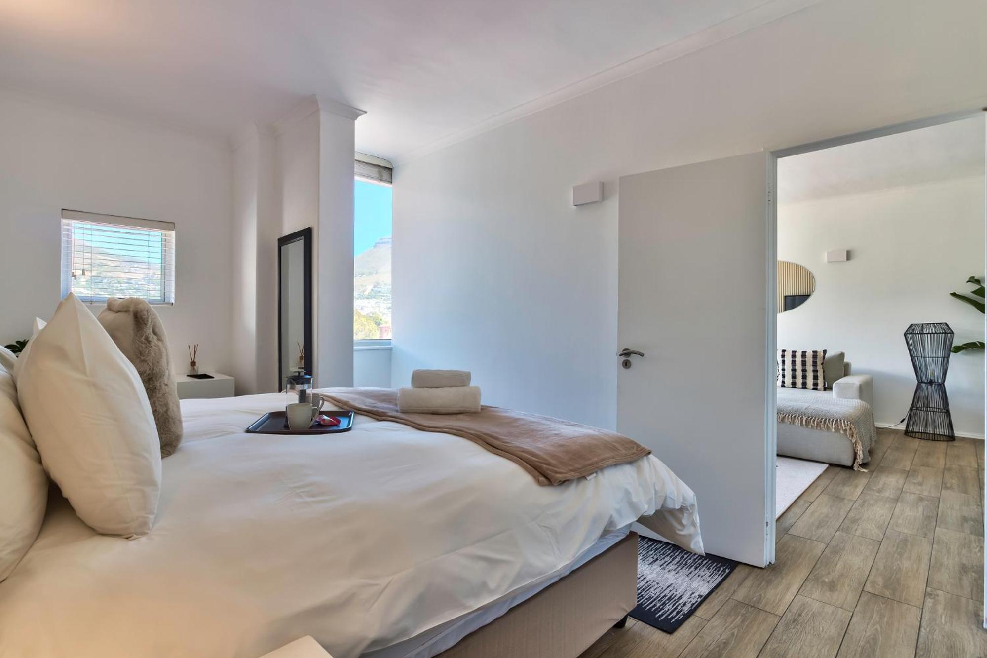 Apartment Spacious 2 Bedroom With Table Mountain View *