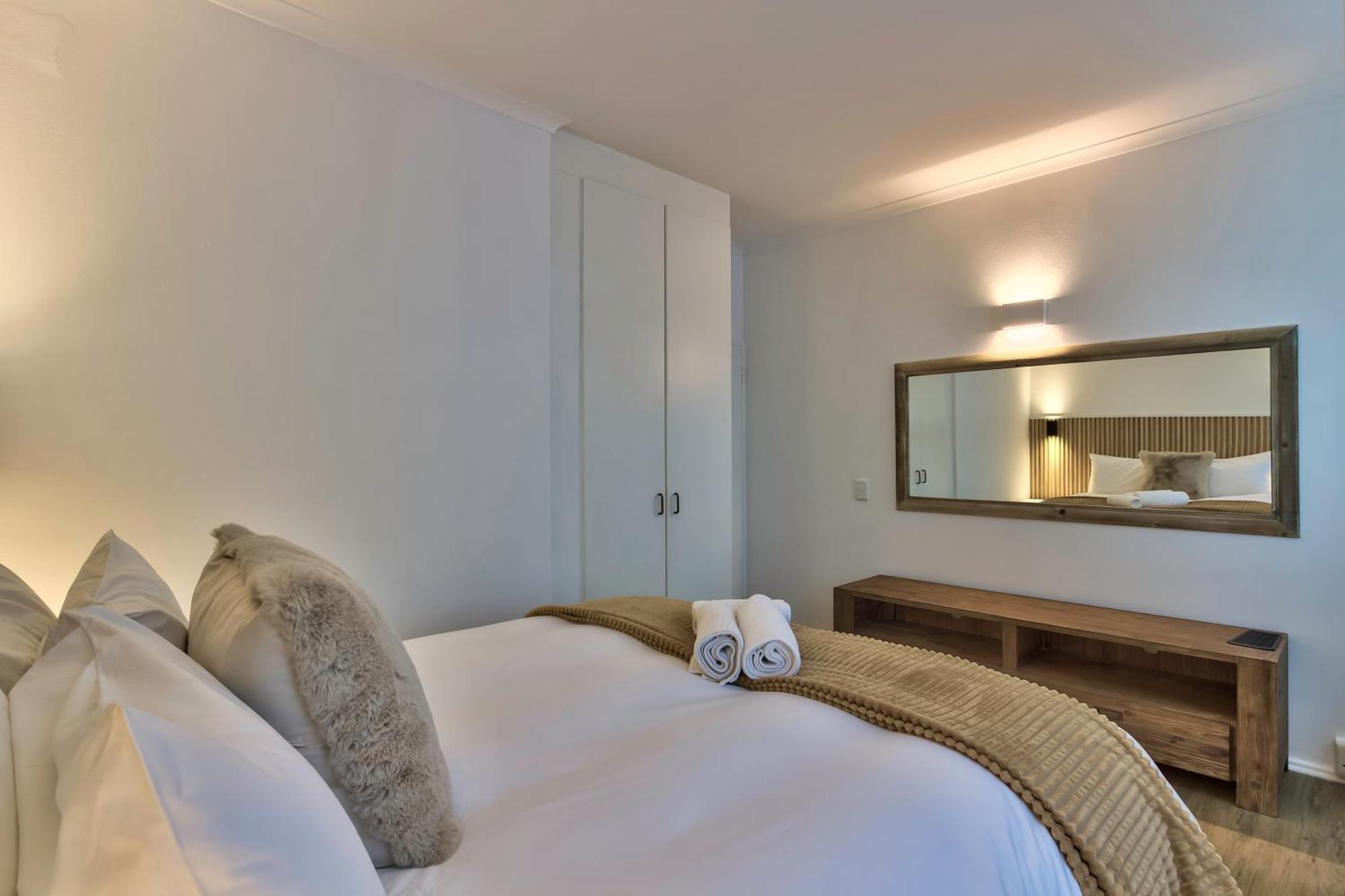 Spacious 2 Bedroom With Table Mountain View *