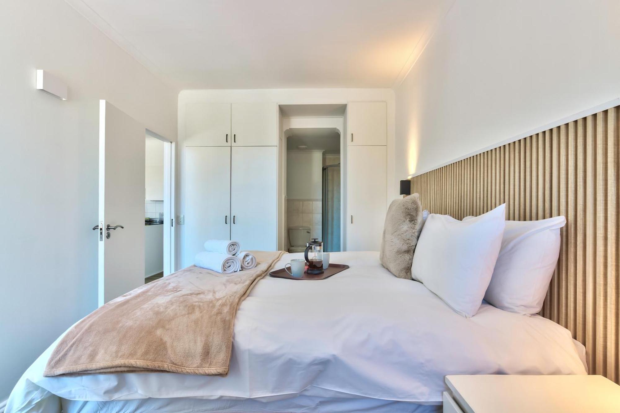Spacious 2 Bedroom With Table Mountain View