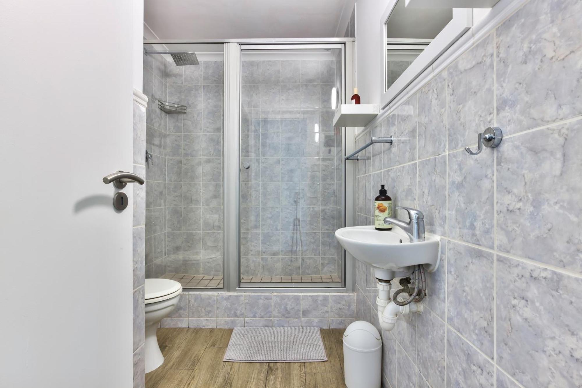 Spacious 2 Bedroom With Table Mountain View Apartment