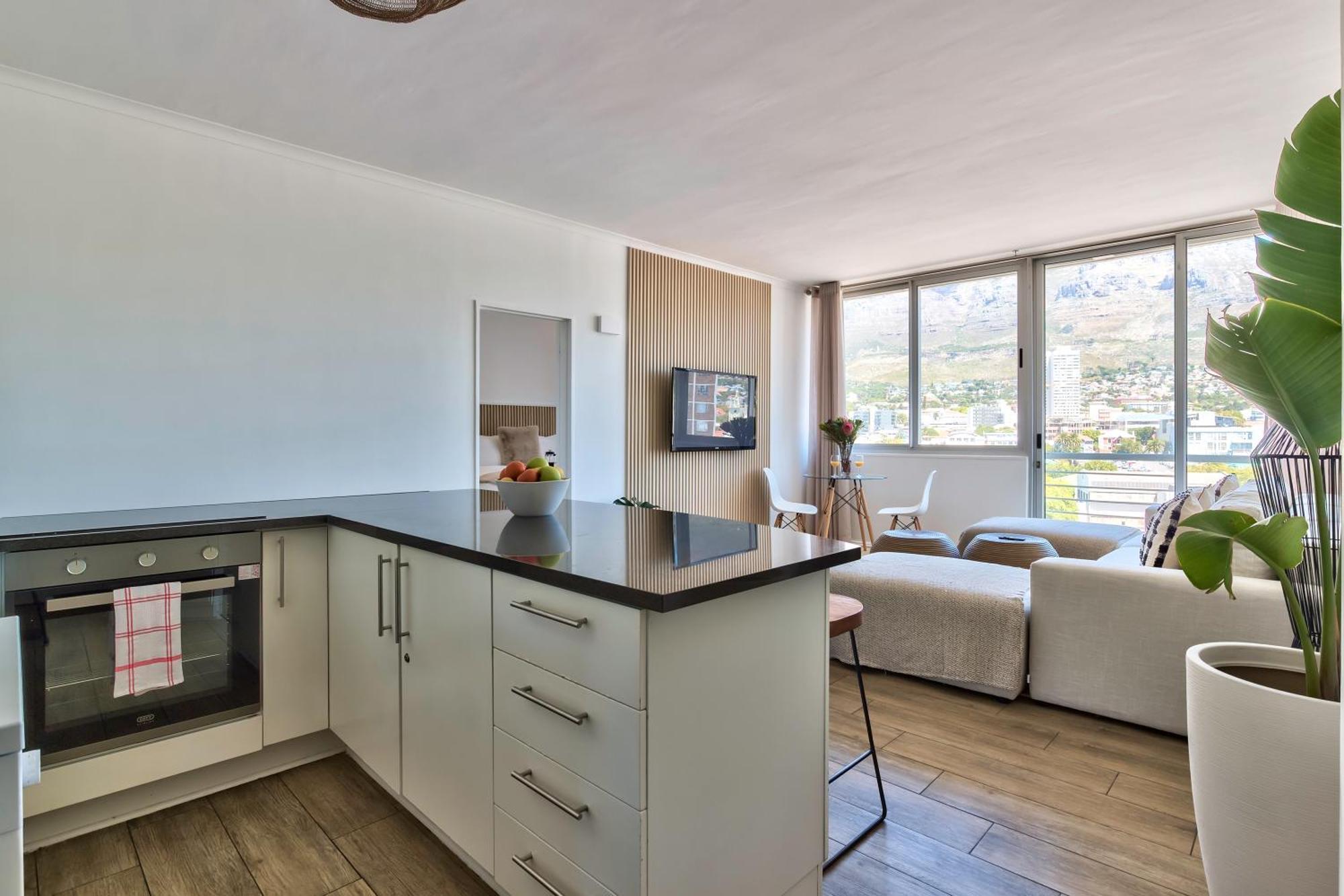 Apartment Spacious 2 Bedroom With Table Mountain View *