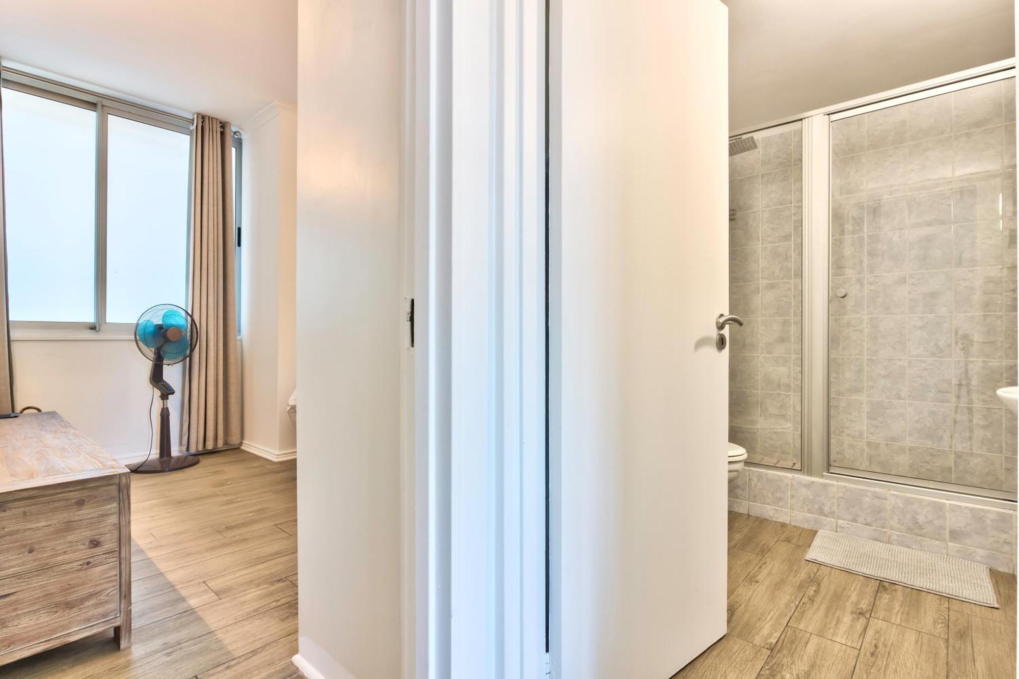 Spacious 2 Bedroom With Table Mountain View * Cape Town