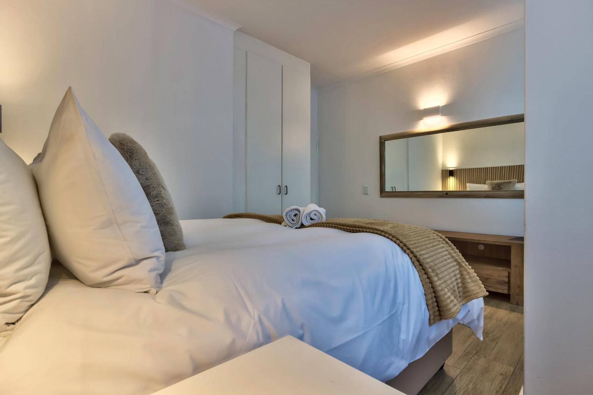 Spacious 2 Bedroom With Table Mountain View *